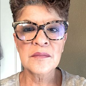 Meet your Posher, Nora